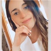 Profesora de clases de química a alumnos de E.S.O. y bachillerato